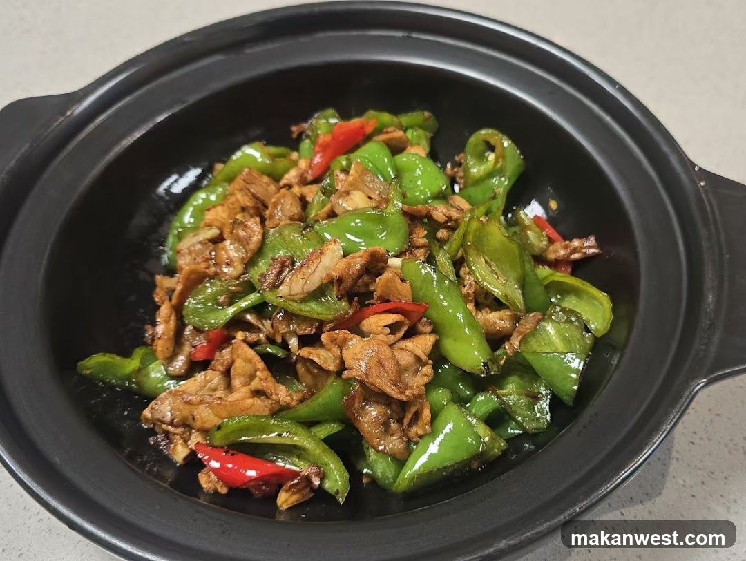 Sautéed Green Peppers with Meat in Clay Pot