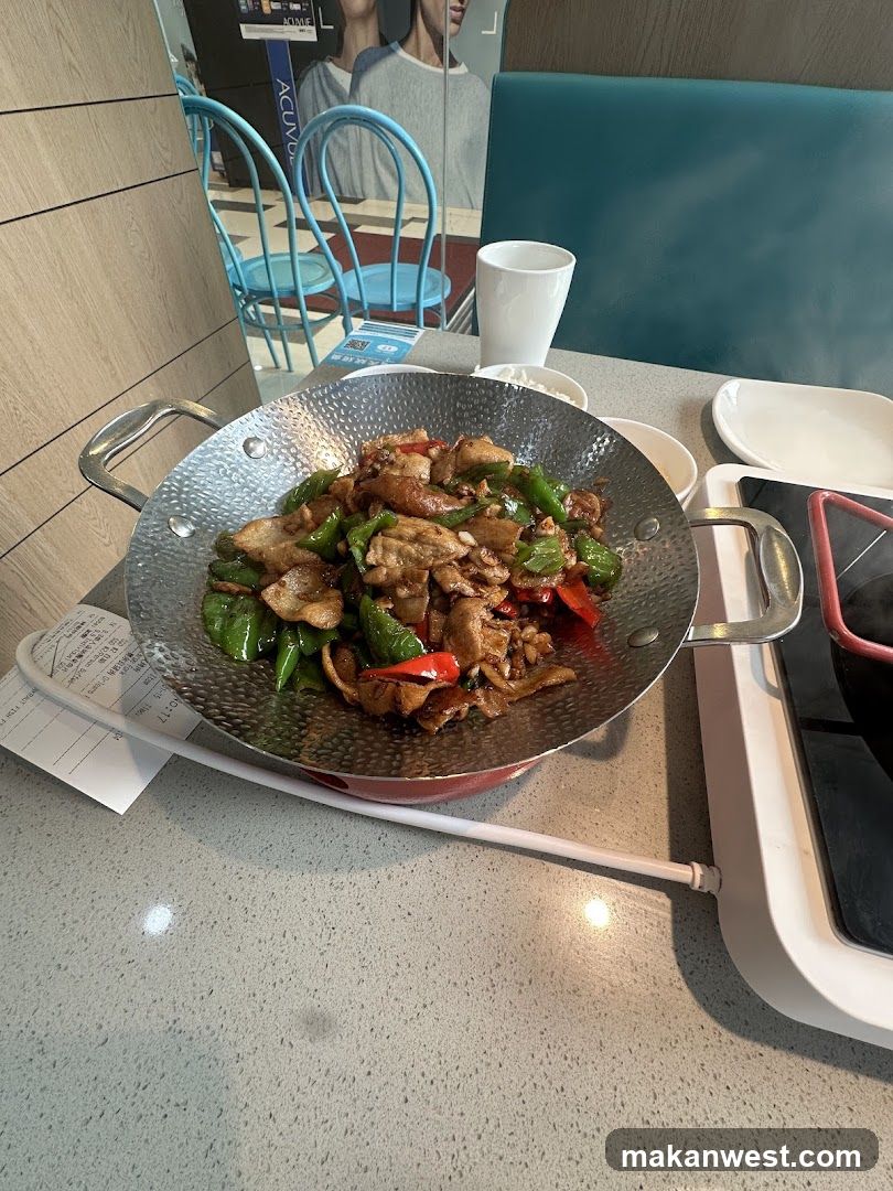 Stir-fried meat and peppers in a wok