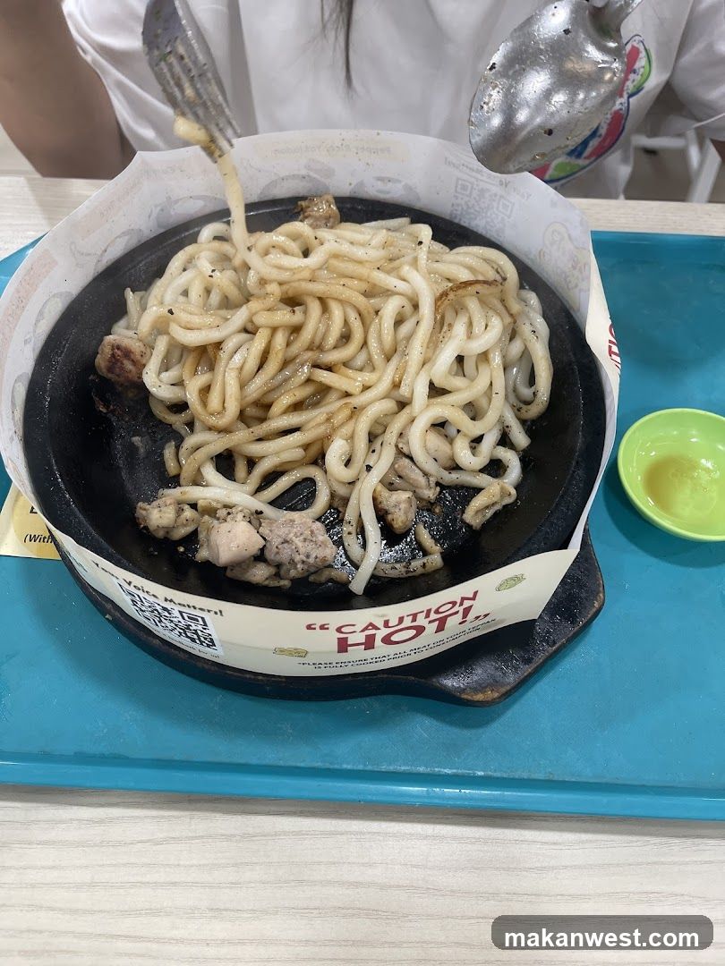 Sizzling Udon Noodles with Meat