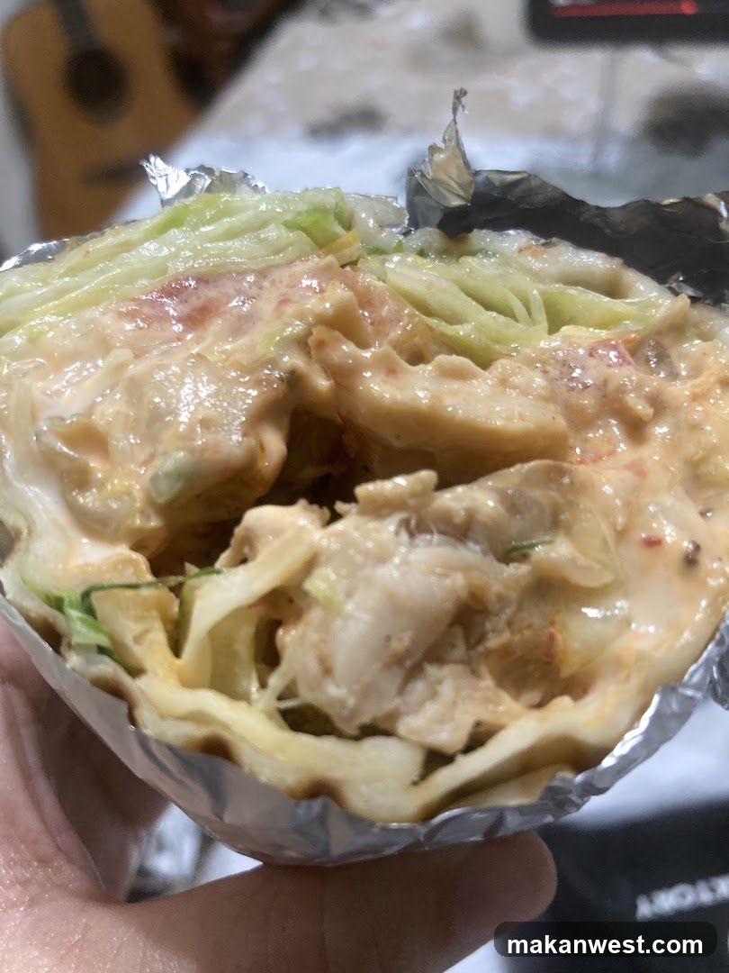 Taco with creamy sauce and cabbage