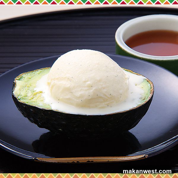 Avocado Ice Cream with Tea