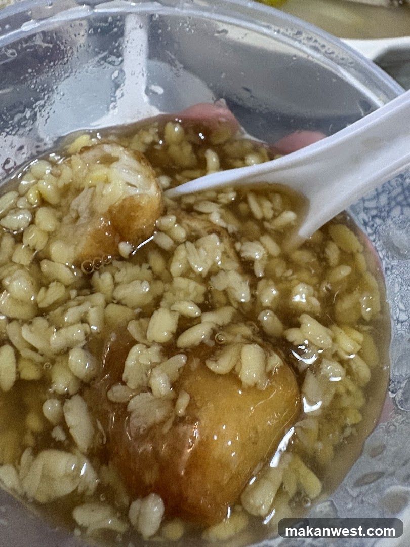 Sweet Porridge with Glutinous Rice Balls