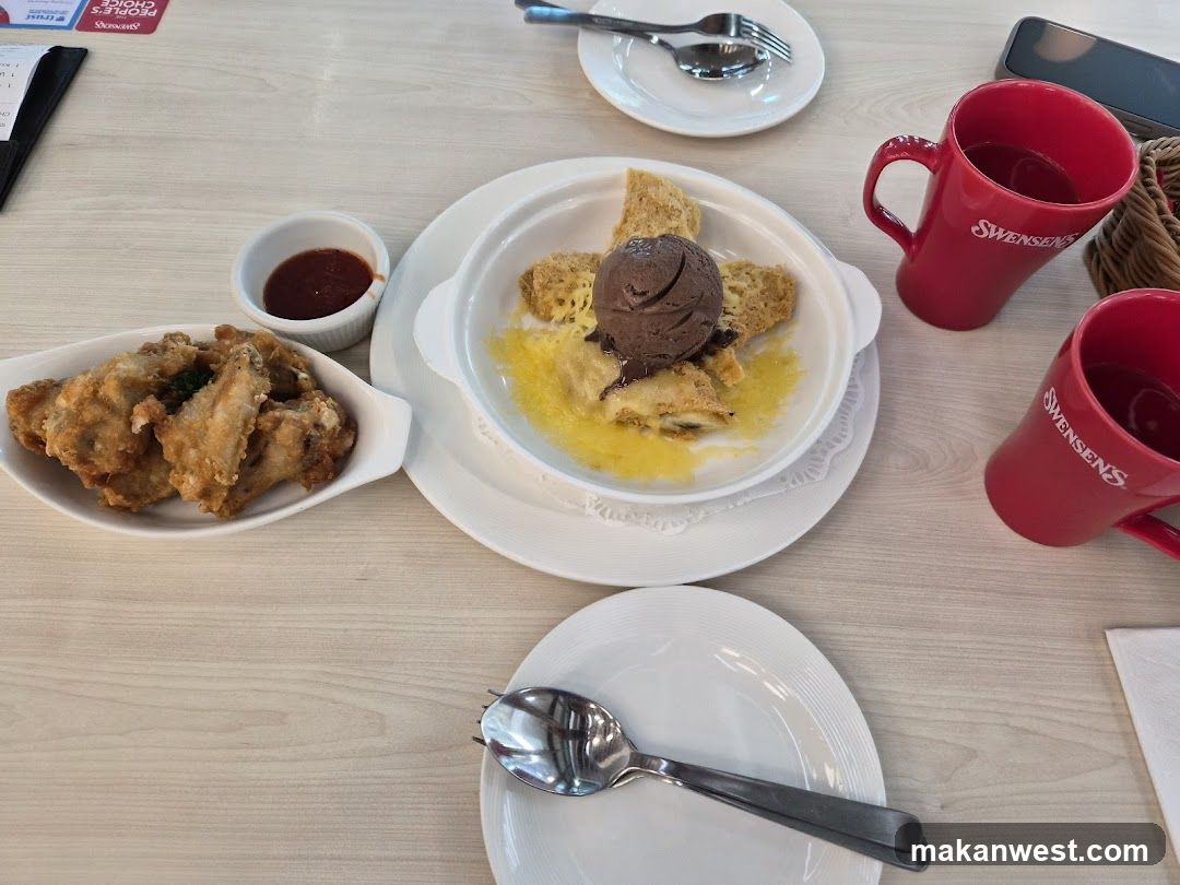Swensen's Dessert and Drink Table Setting