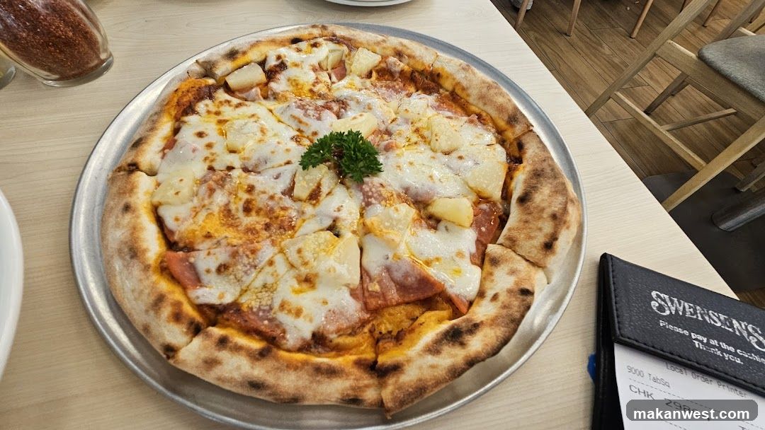 Pizza with Pineapple and Ham
