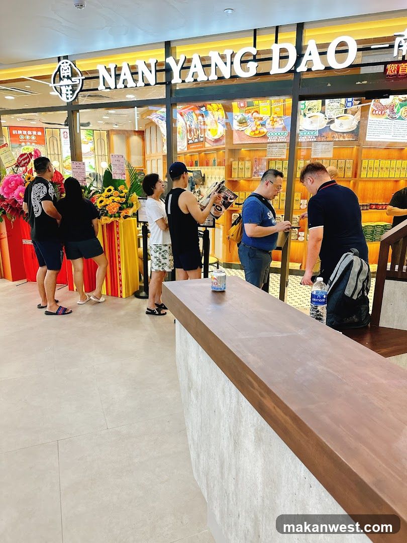 Nan Yang Dao Store Interior