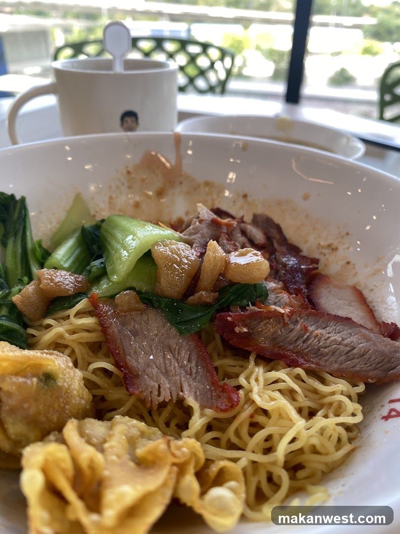 Noodle Bowl with Meat and Vegetables