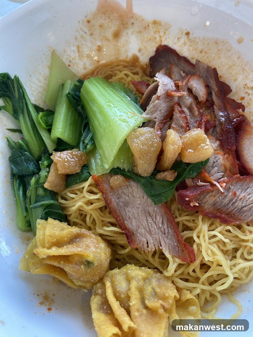 Noodle Bowl with Meat and Vegetables