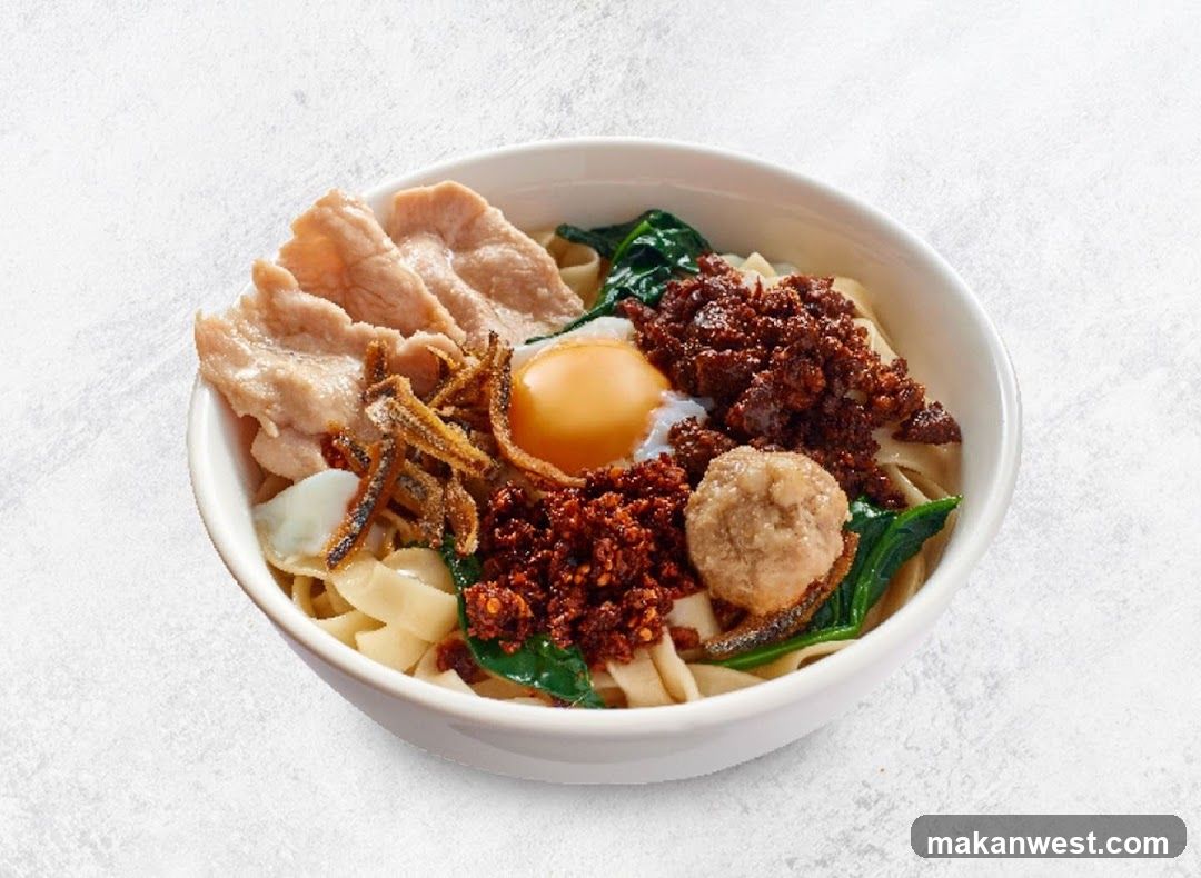 Noodle Bowl with Egg and Minced Meat