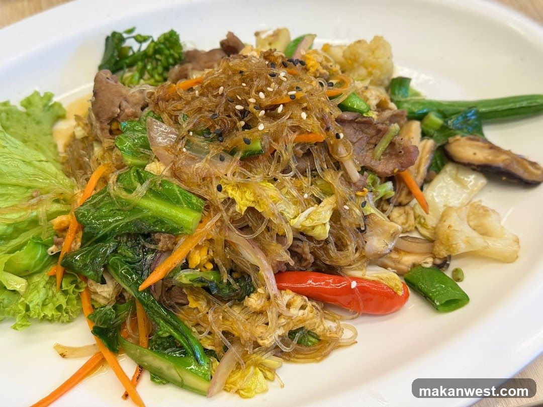 Stir-fried Noodles with Vegetables and Meat