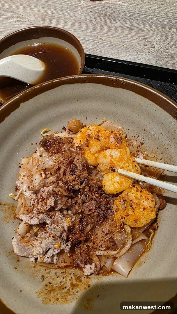 Spicy Noodle Bowl with Shrimp and Meat