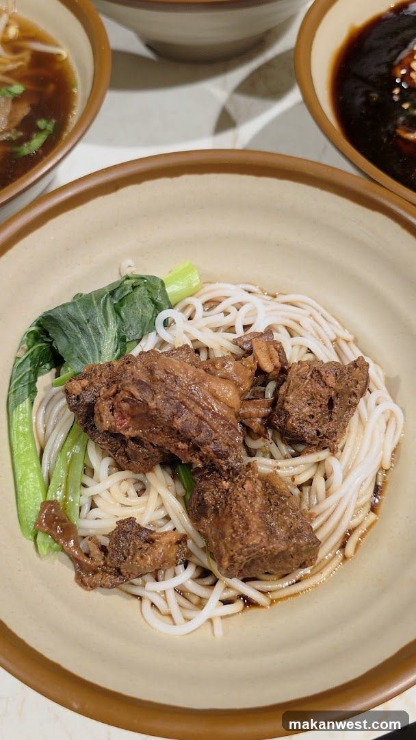 Noodle Dish with Meat and Vegetables