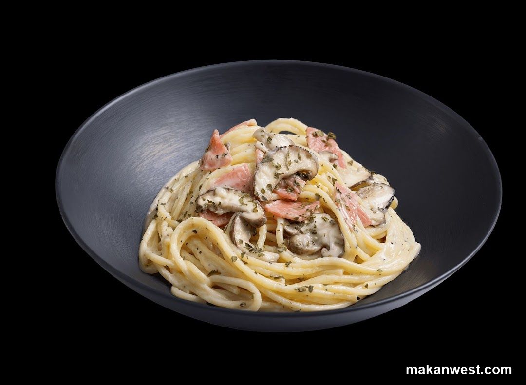 Creamy Pasta with Mushrooms and Ham