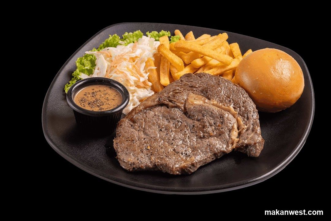 Steak Plate with Fries and Bun