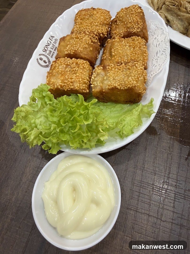 Fried Dough Squares with Lettuce and Sauce