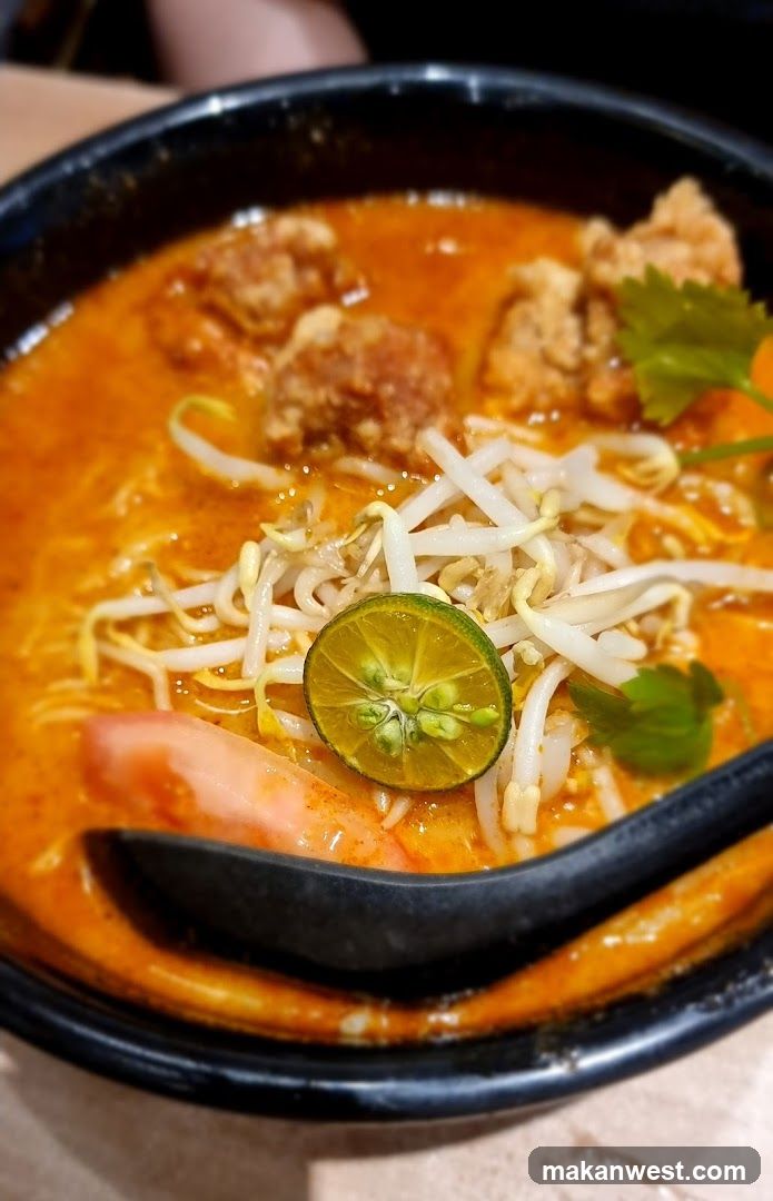 Lime and Bean Sprout Topped Soup