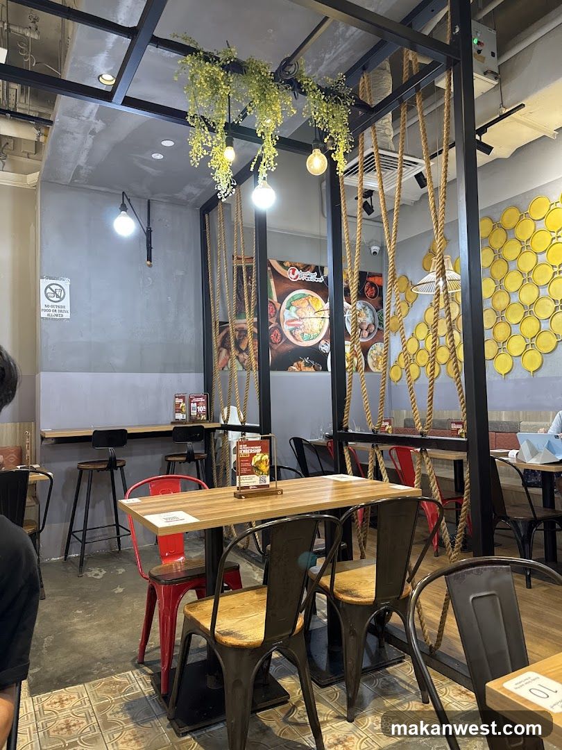 Restaurant Interior with Industrial Design