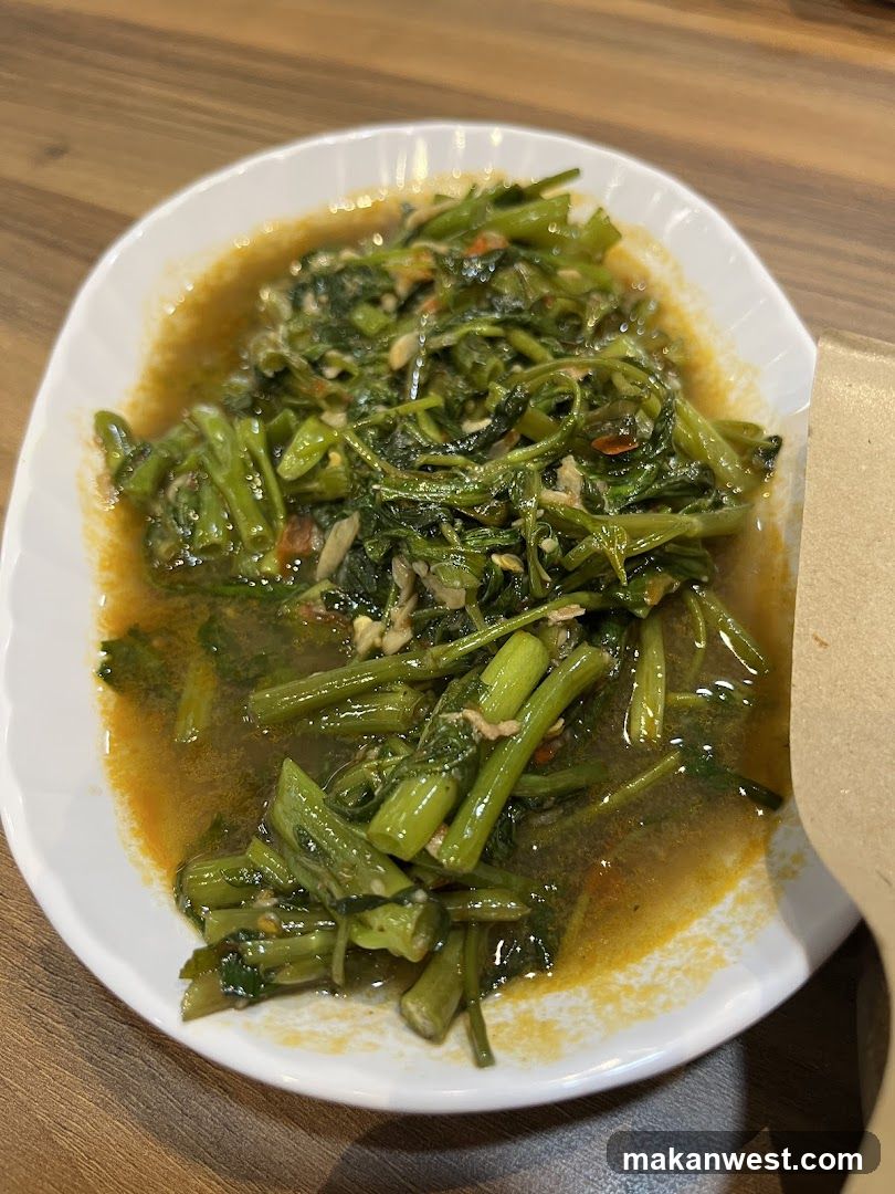 Stir-fried Water Spinach with Garlic Sauce