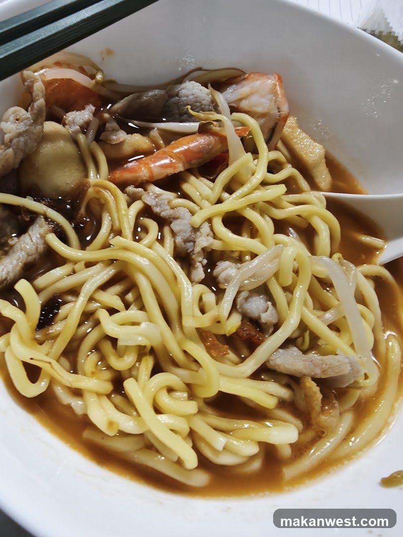 Noodle Bowl with Shrimp and Meat
