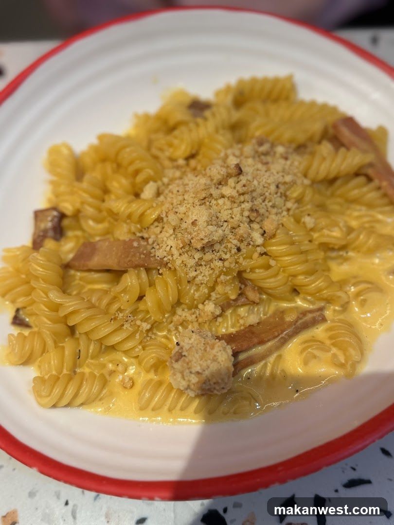 Creamy Pasta with Bacon and Crumbs