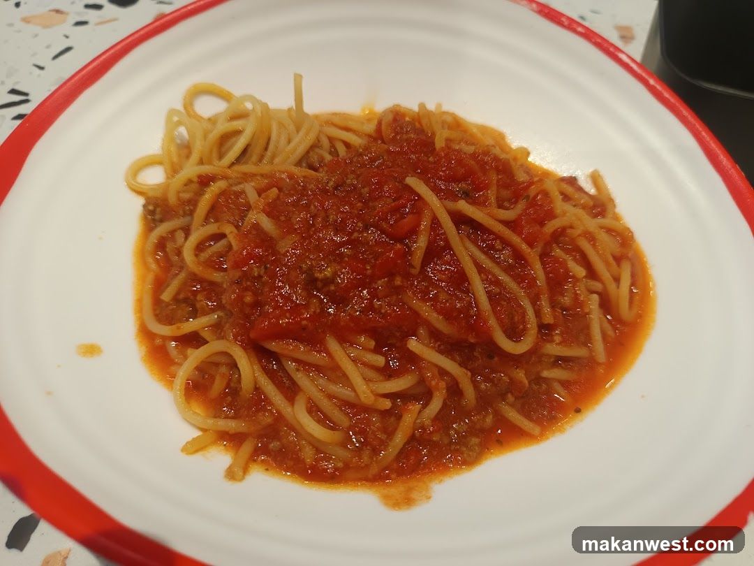 Spaghetti with Tomato Sauce