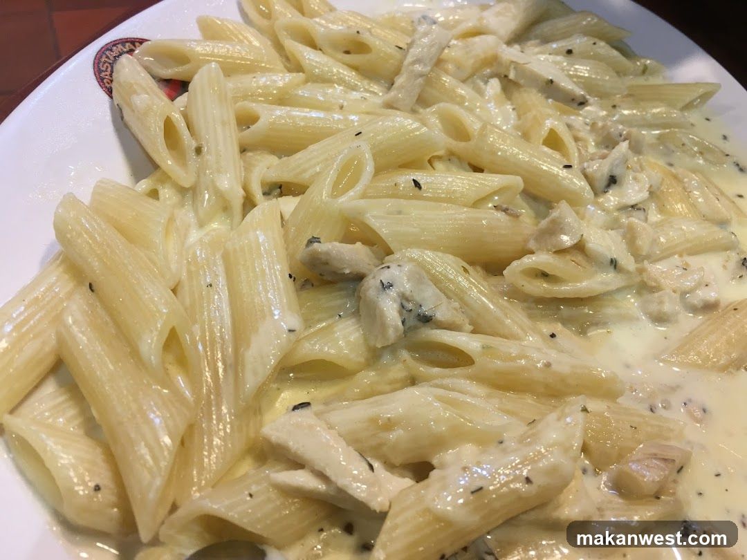 Pasta with Creamy Sauce and Chicken