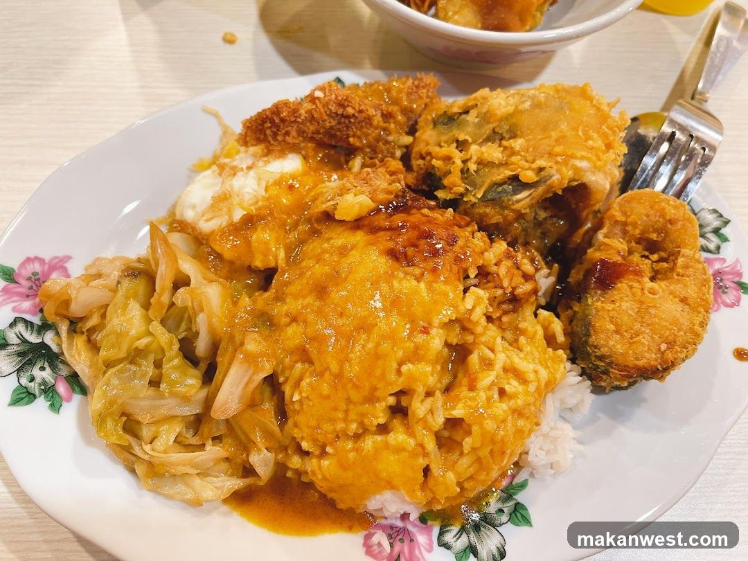 Fried Rice Dish with Cabbage and Fried Items