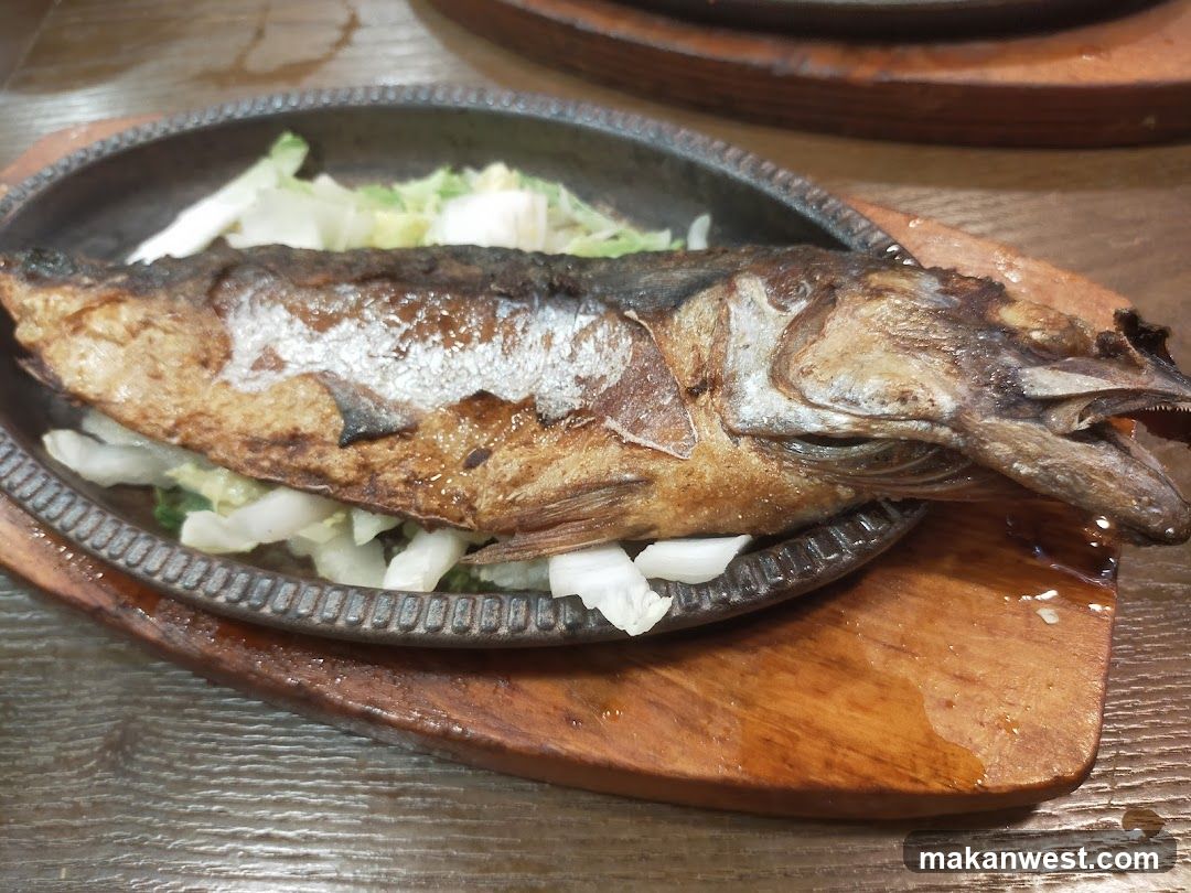 Grilled Fish with Cabbage