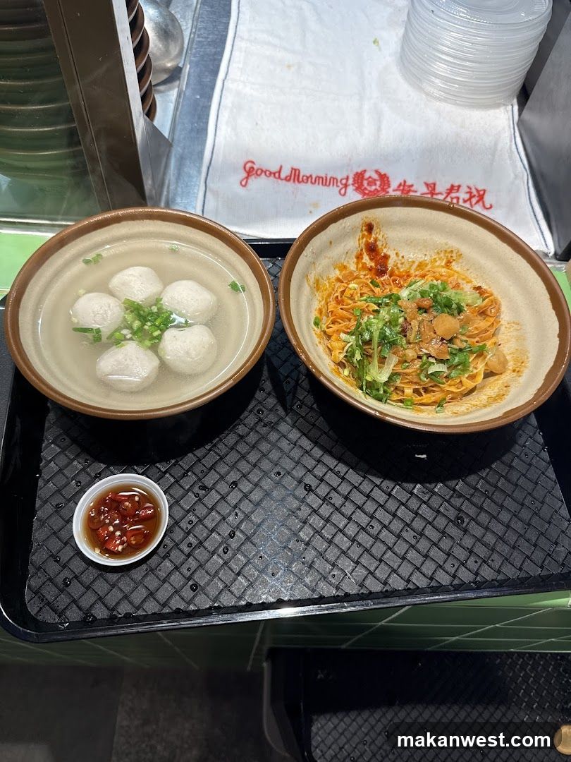 Bowl of noodles and fish balls