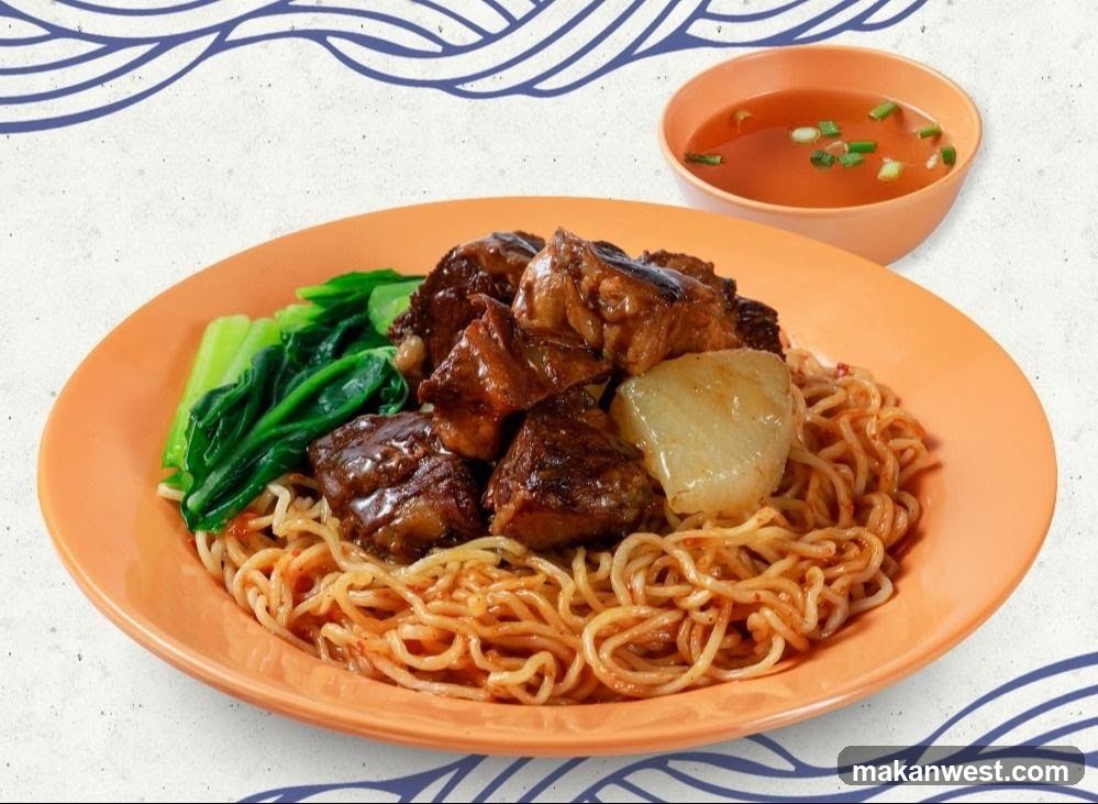 Braised Beef Noodles with Broccoli and Onion