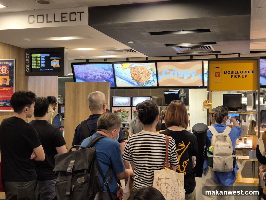 Crowded Pickup Line at Fast Food Outlet