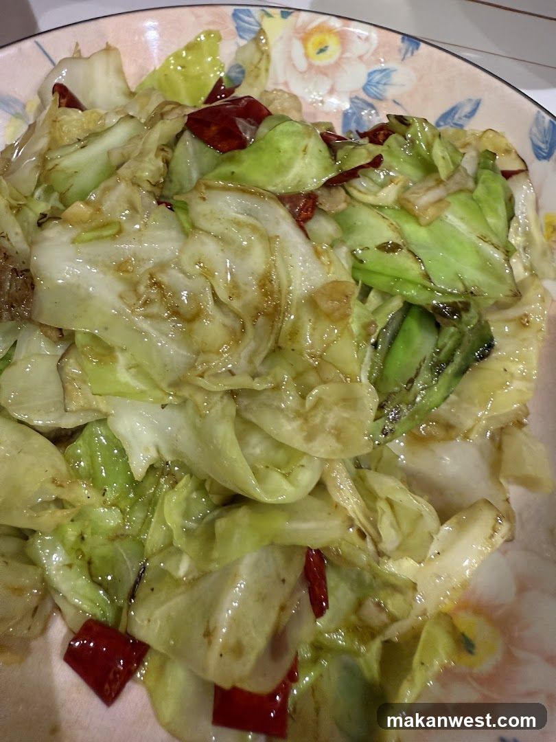 Stir-fried Cabbage with Dried Chilies