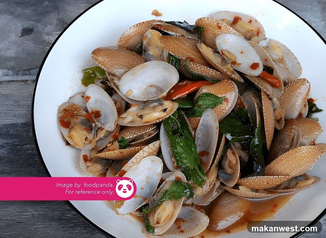 Stir-fried Clams with Basil and Chili