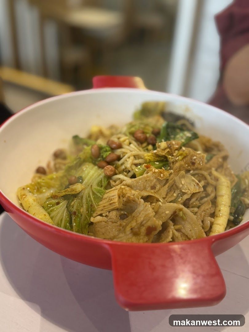 Spicy Stir-fried Noodles with Vegetables and Peanuts