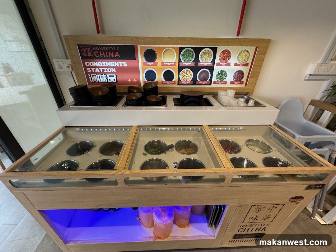 Condiments Station