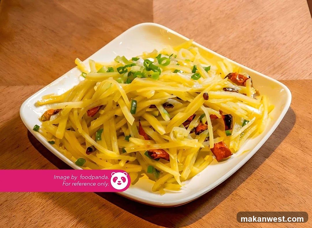 Stir-fried shredded potatoes with chilies and green onions