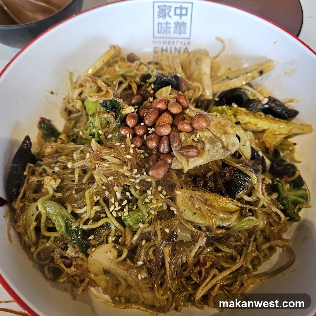 Stir-fried noodles with toppings