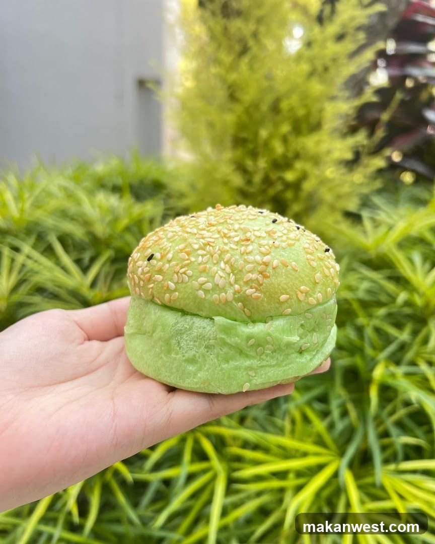 Green Sesame Bun