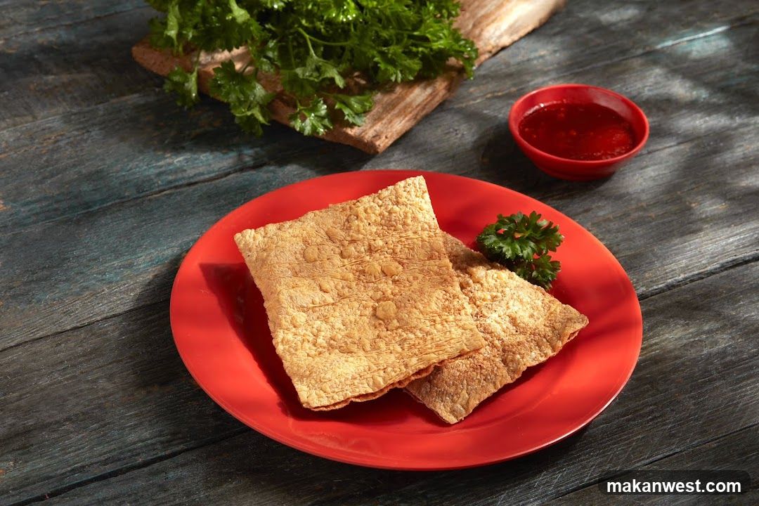 Crispy Fried Snacks with Sauce