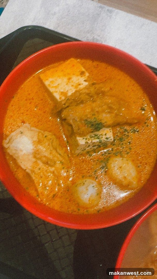 Curry Dish with Tofu and Fish Balls