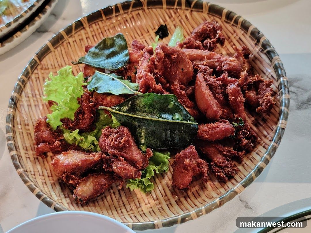Fried Chicken with Curry Leaves and Lettuce