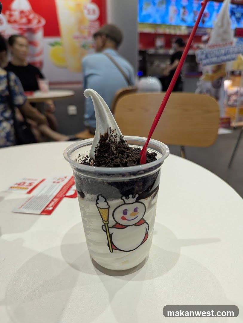Dessert Cup with Snowman Character