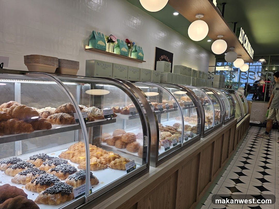 Bakery Interior Display