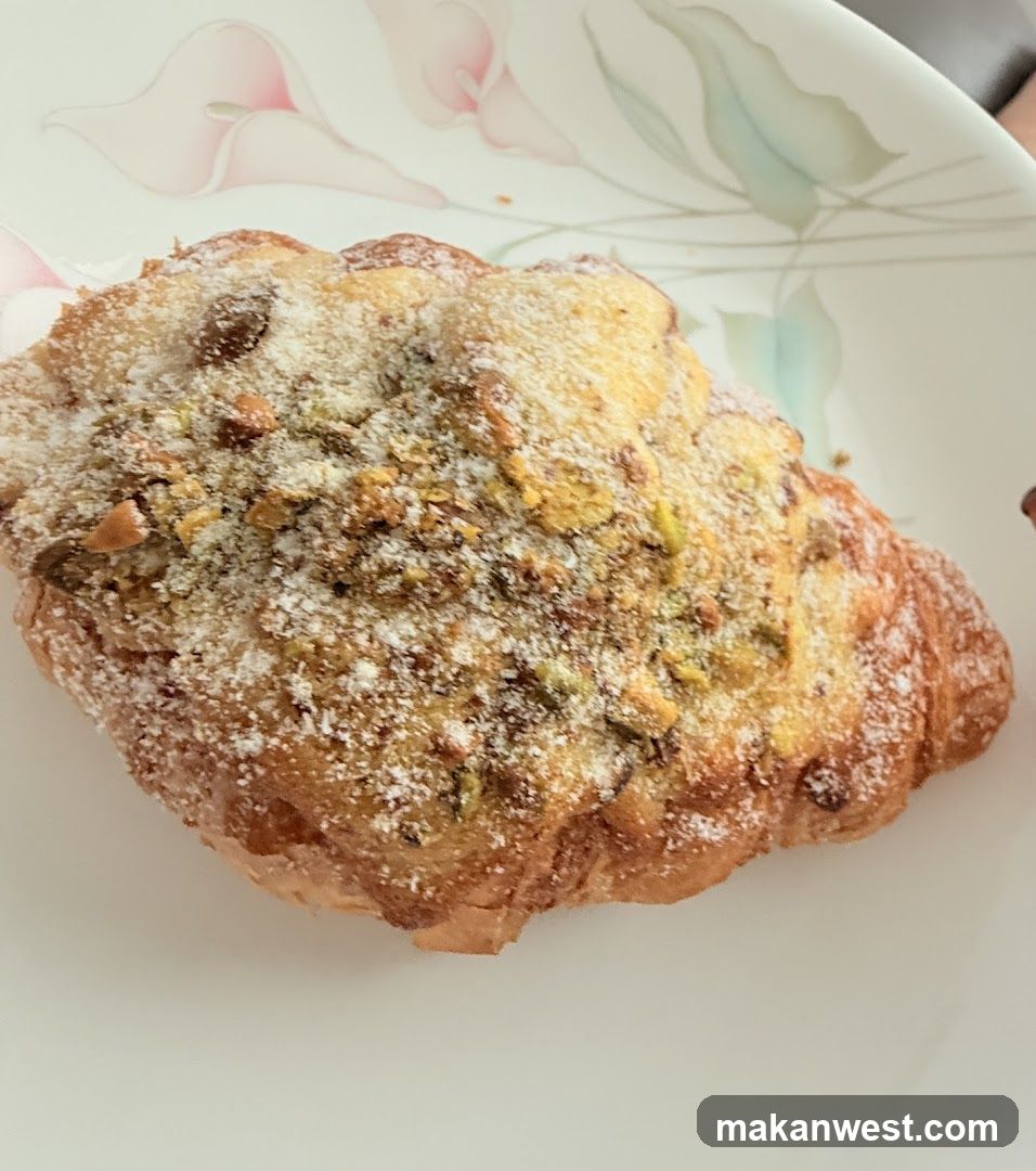 Pistachio Croissant