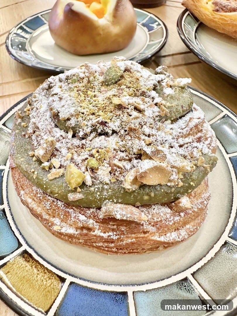 Pistachio Cream Puff with Powdered Sugar