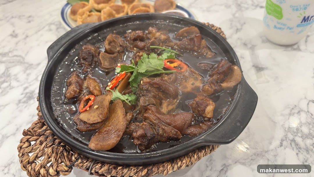 Stewed Meat Dish in Clay Pot