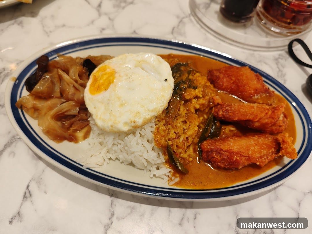 Curry Fried Rice with Chicken and Egg