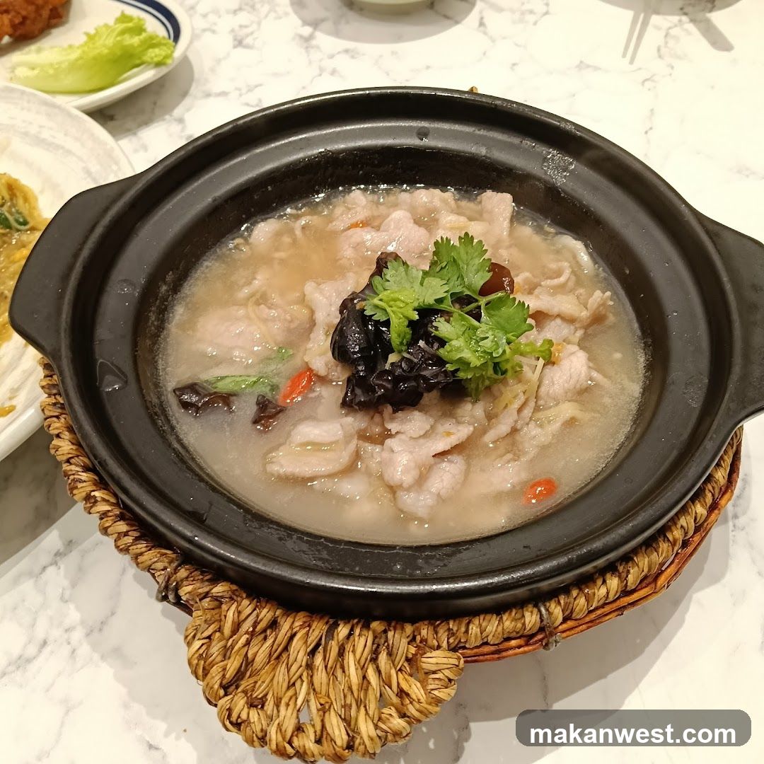 Clay Pot Soup with Meat and Vegetables