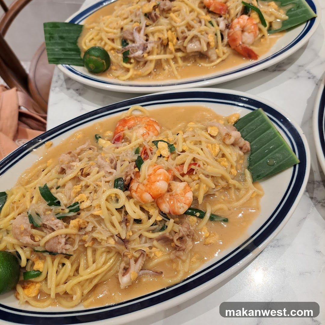 Shrimp Fried Noodles with Banana Leaf Garnish