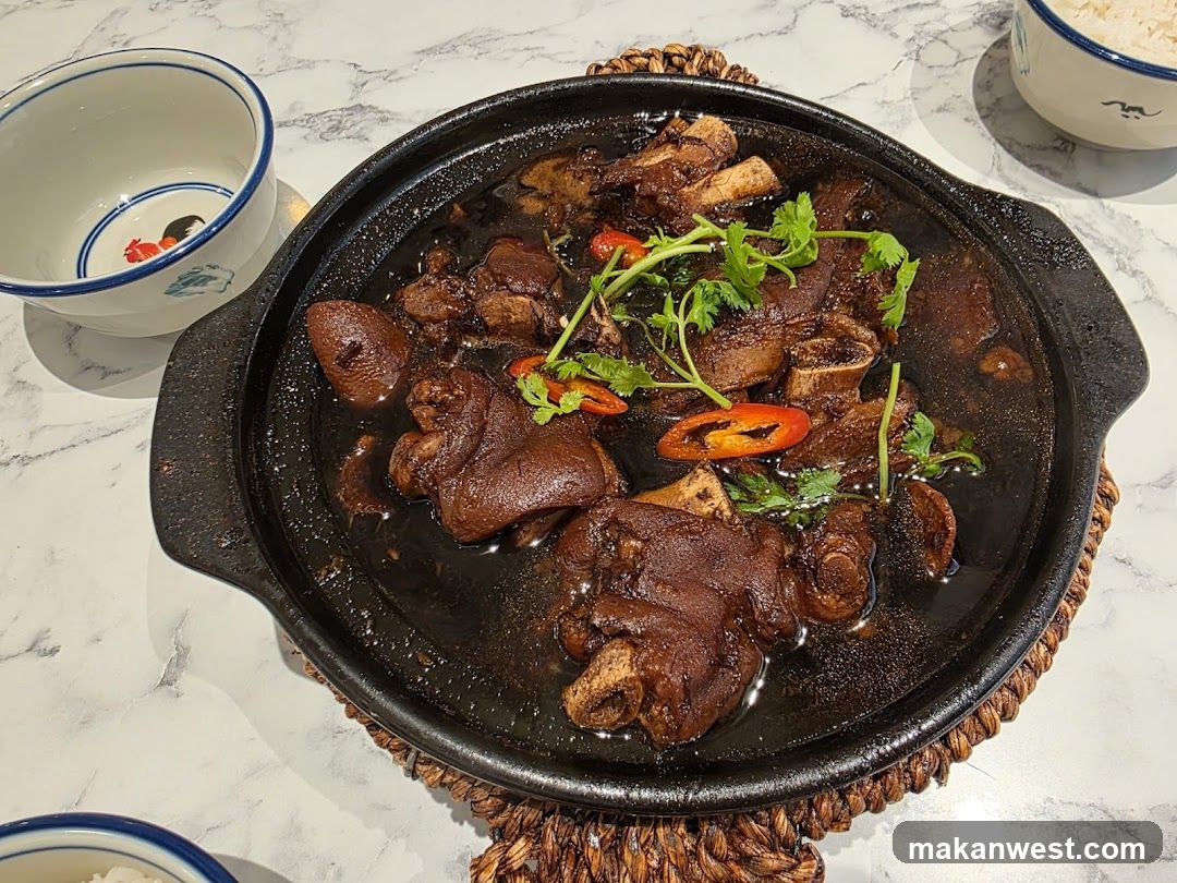 Stewed Pork Trotters with Chili and Cilantro