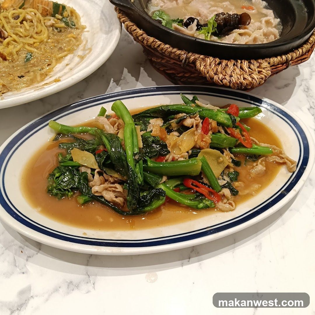 Stir-fried Greens with Meat and Noodles